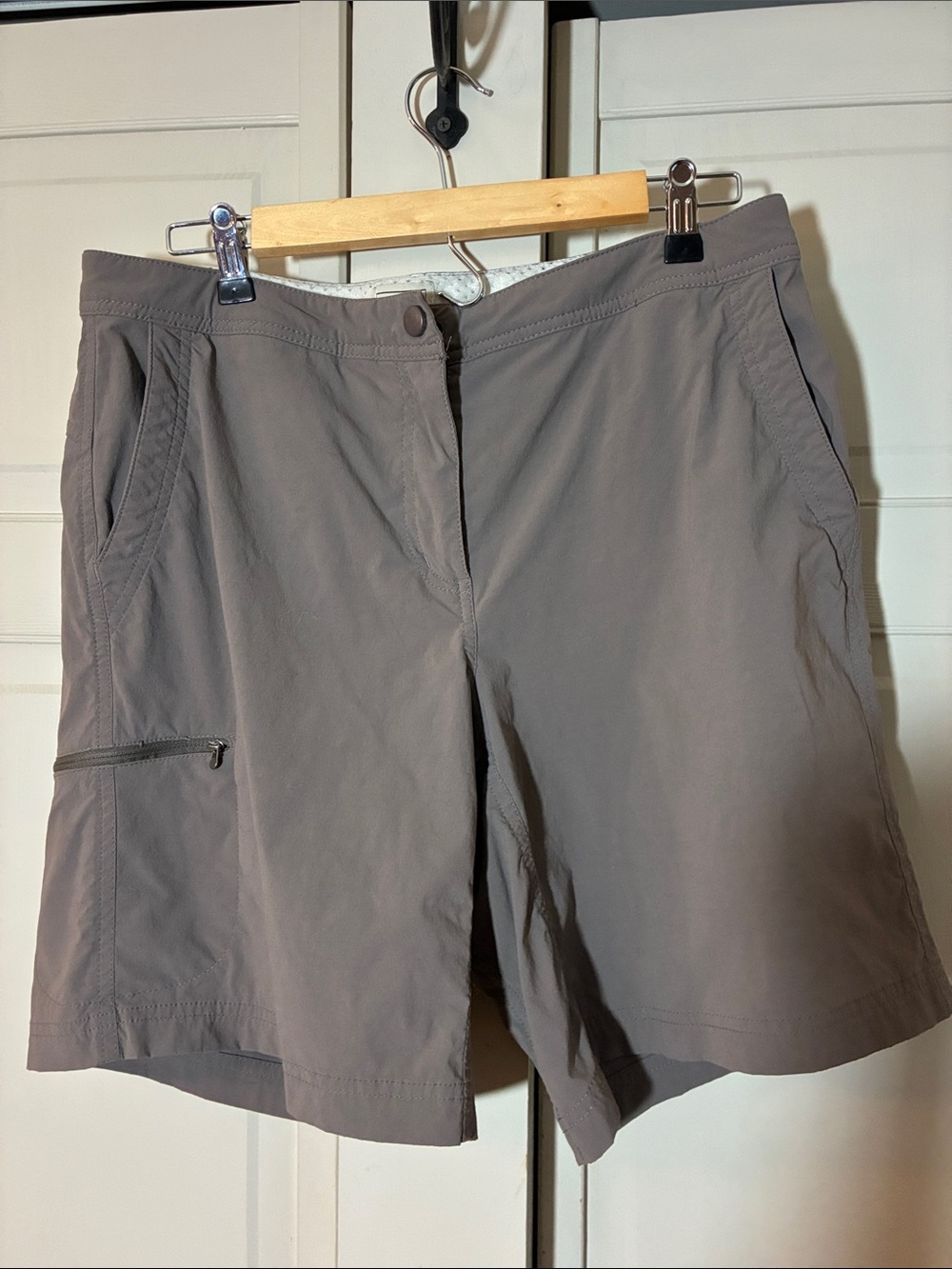 LL Bean Taupe Hiking Shorts 5-pocket. Size 10 EUC
